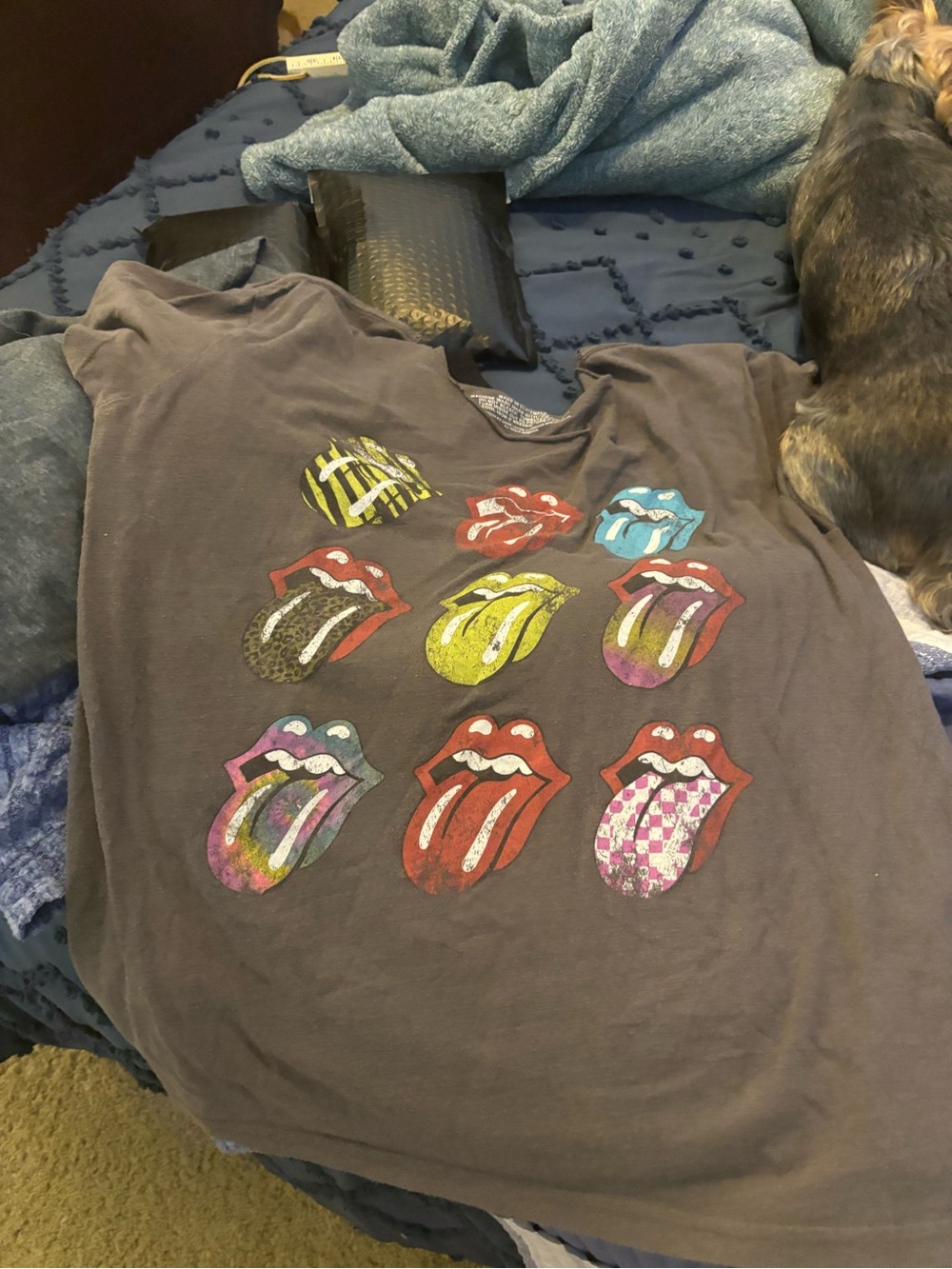 Girls' Gray Graphic Tee with Colorful Tongue Prints
